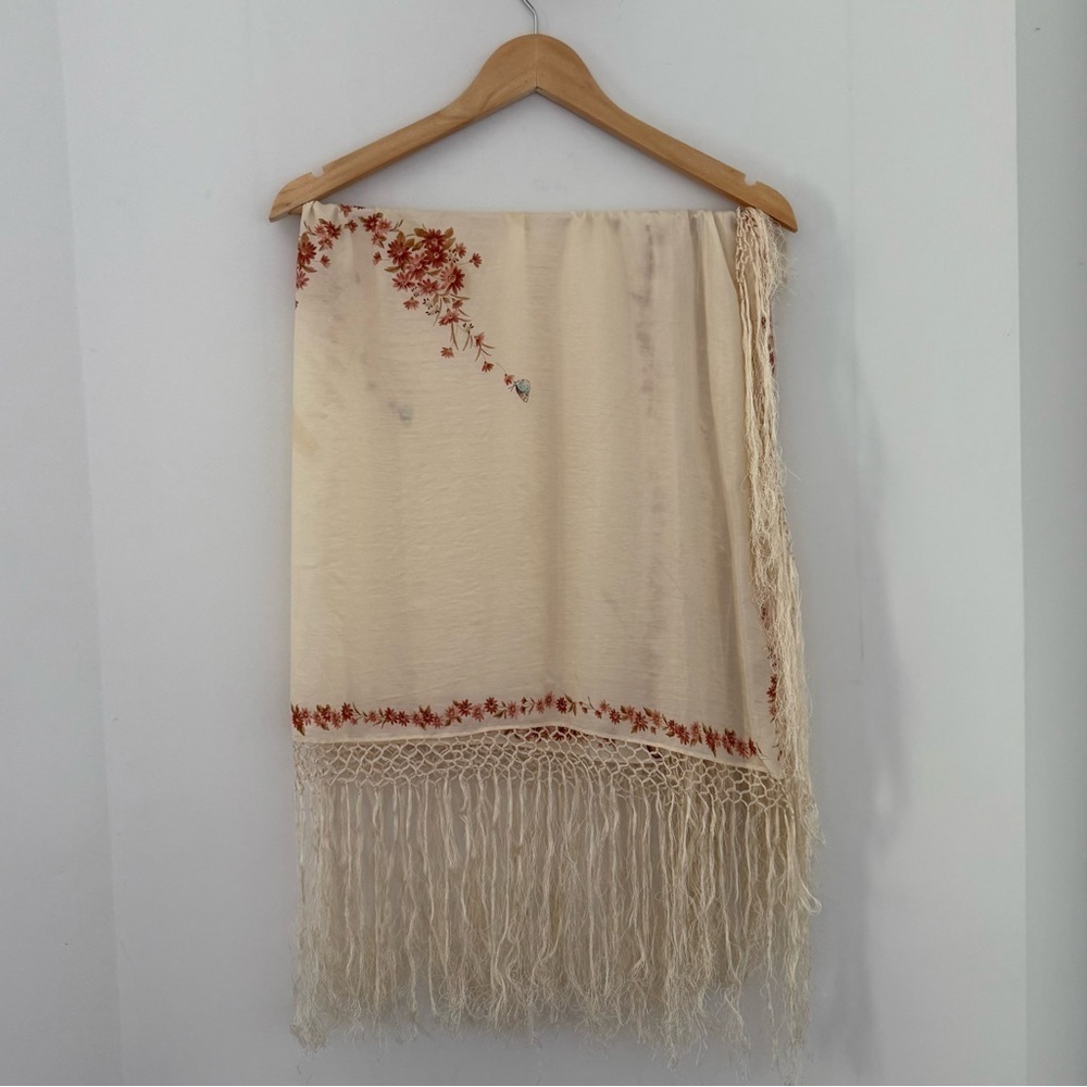 Vintage 1920s - 1940s cream silk piano shawl w/ red pattern and butterfly motif - Picture 3 of 4